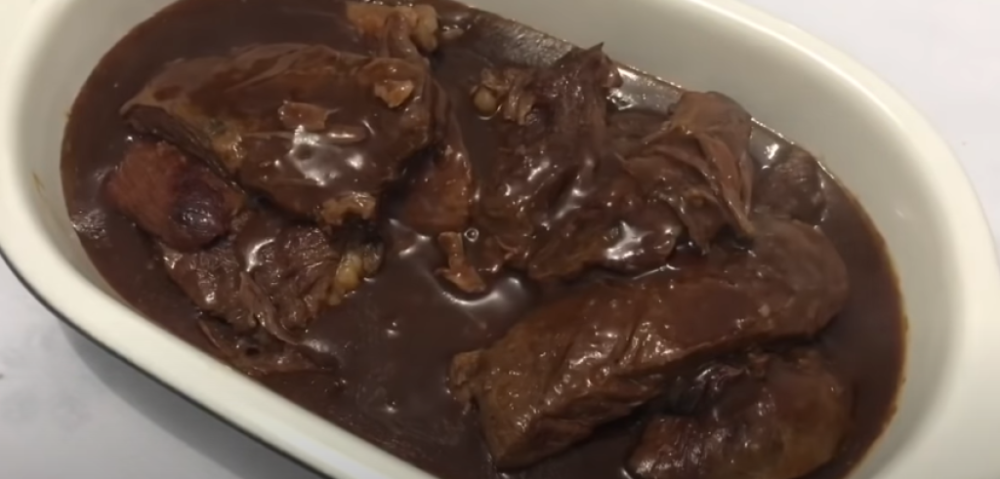 Bifes de panela com cerveja preta