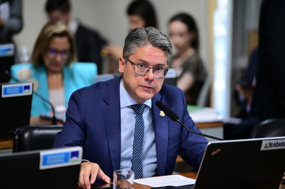 Projeto regula abordagem policial a pessoa em situação de crise mental