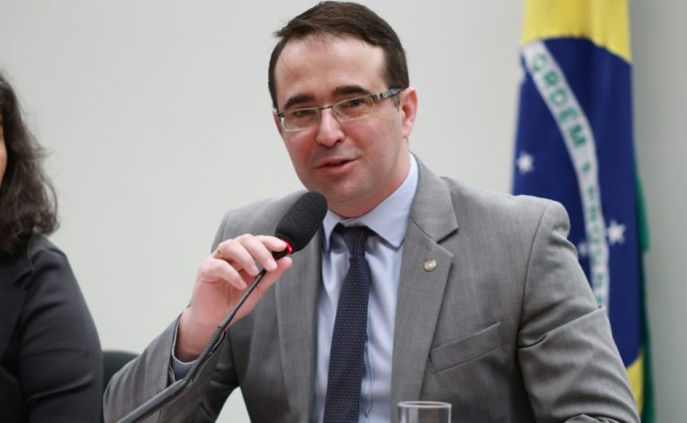 Projeto autoriza prisão em flagrante de pessoa gravada cometendo estupro de vulnerável