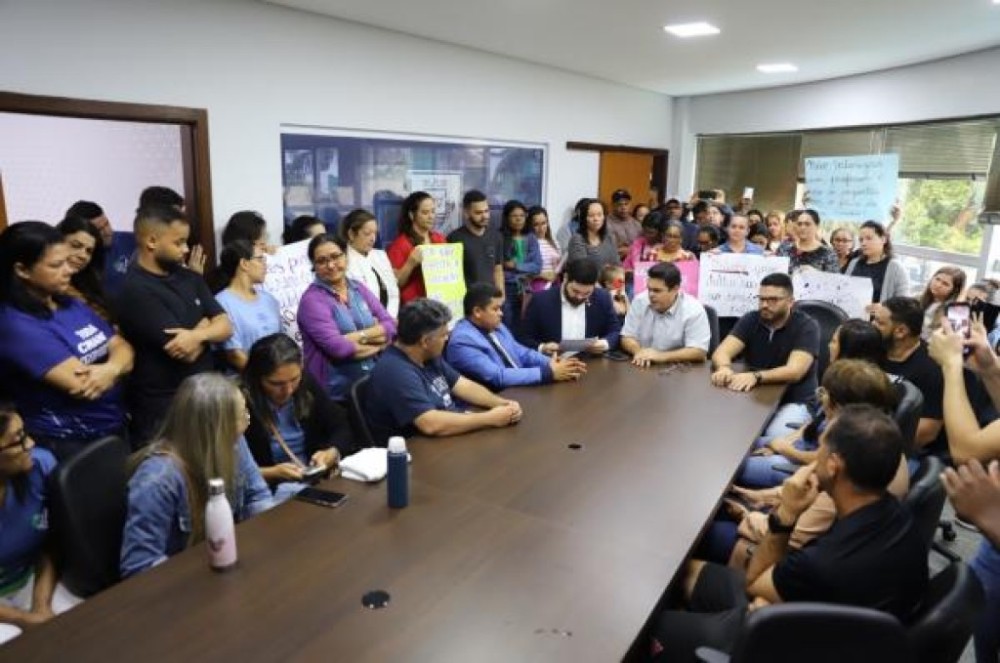 Prefeitura oferta reajuste de 25% no auxílio alimentação e a concessão de benefícios aos professores com aulas excedentes