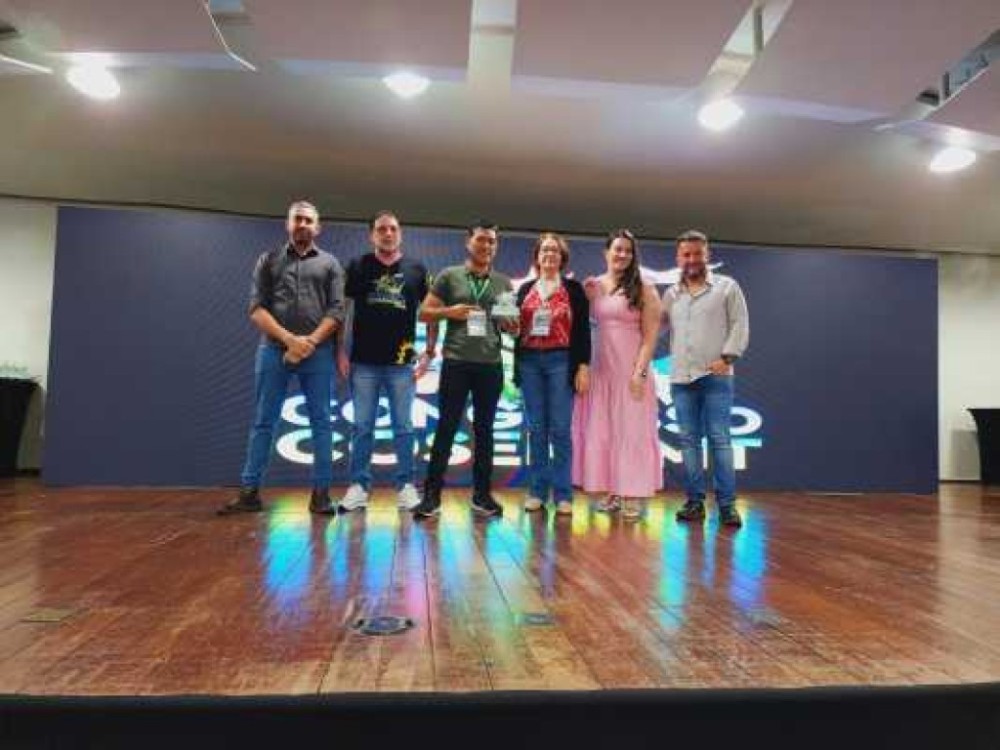 Lucas do Rio Verde recebe prêmio por experiências exitosas em congresso de saúde