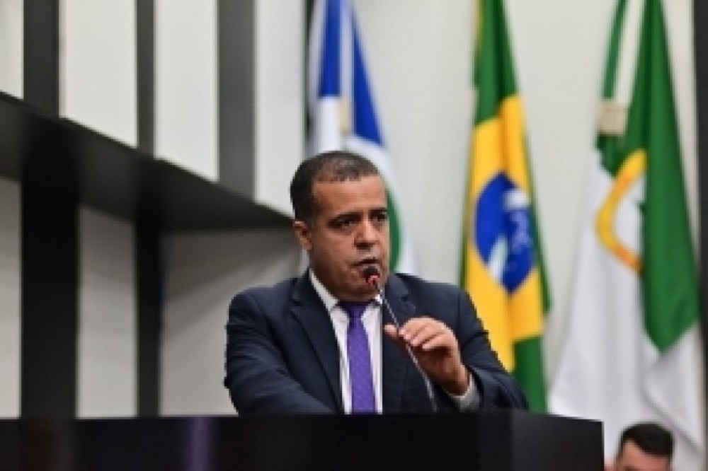 Vereador entrega título de Cidadão Cuiabano ao tenente-coronel da PM