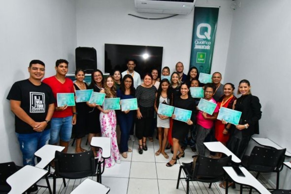 Prefeitura de Cuiabá entrega 236 certificados do Qualifica Juventude em 2023