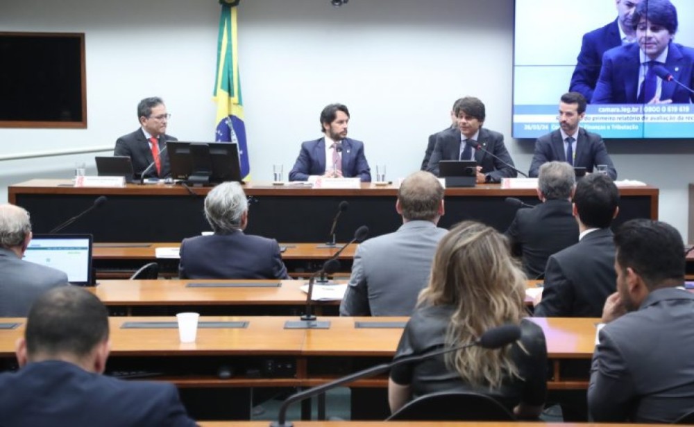 Governo pede apoio a propostas que aumentam receitas para fechar as contas deste ano