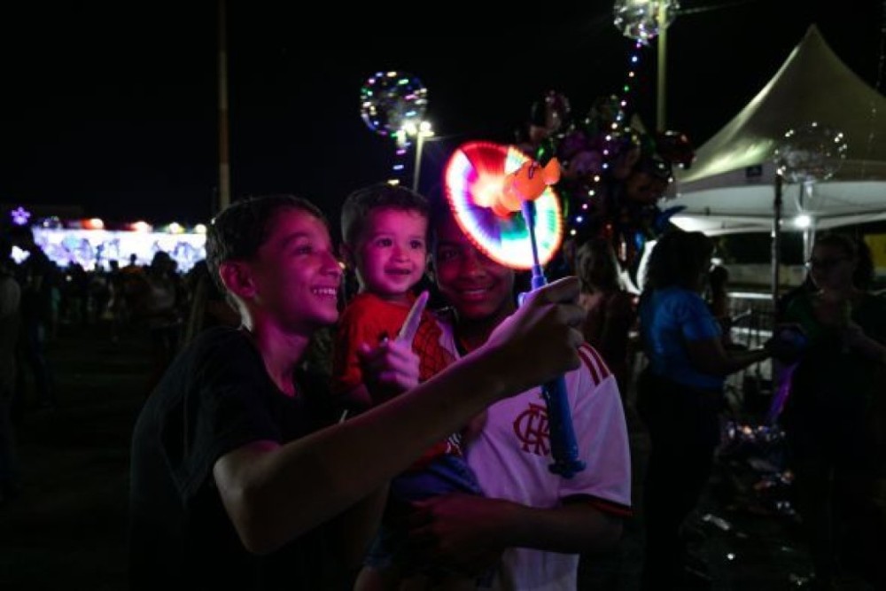 Mães vivem dia de encantamento com diversão dos filhos no Natal da Gente 2023 no Parque Cuiabá
