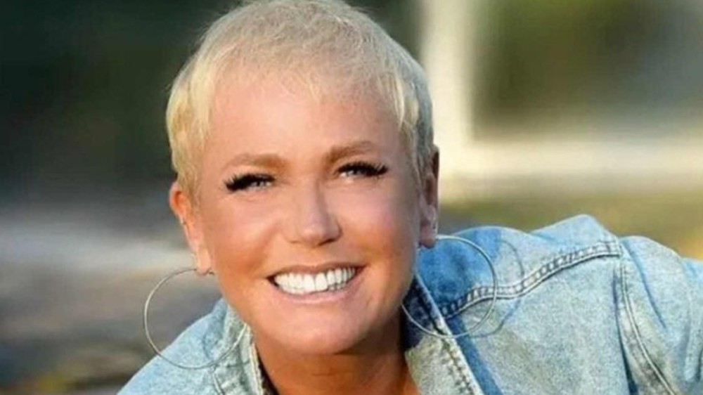 Xuxa faz 61 anos e recebe homenagem da equipe: ‘Amadureceu sem perder a essência’