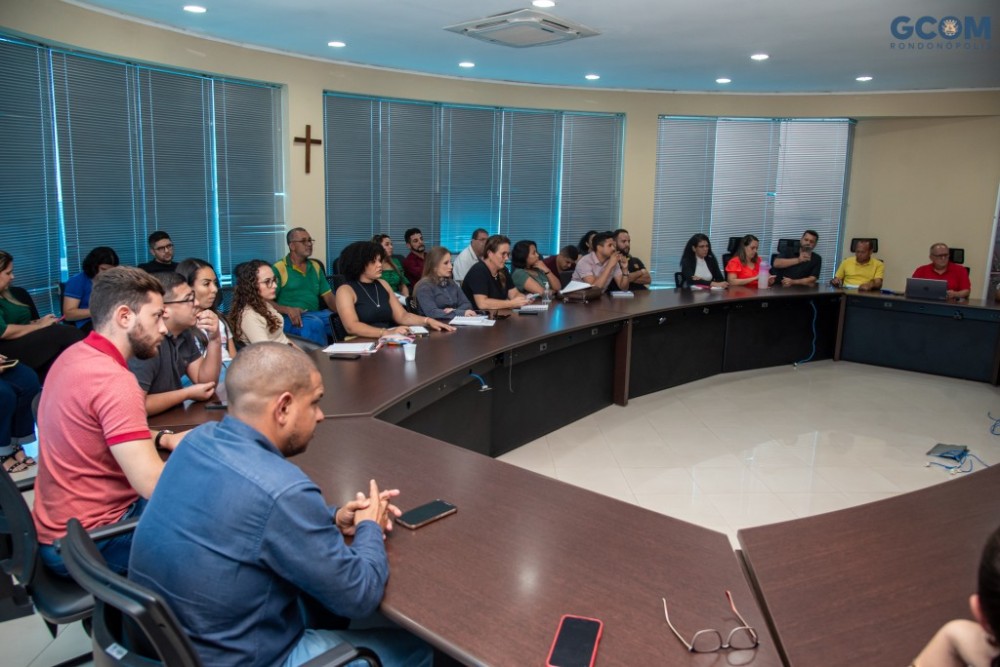 Prefeito e secretários se reúnem com comunidade para organizar mutirão