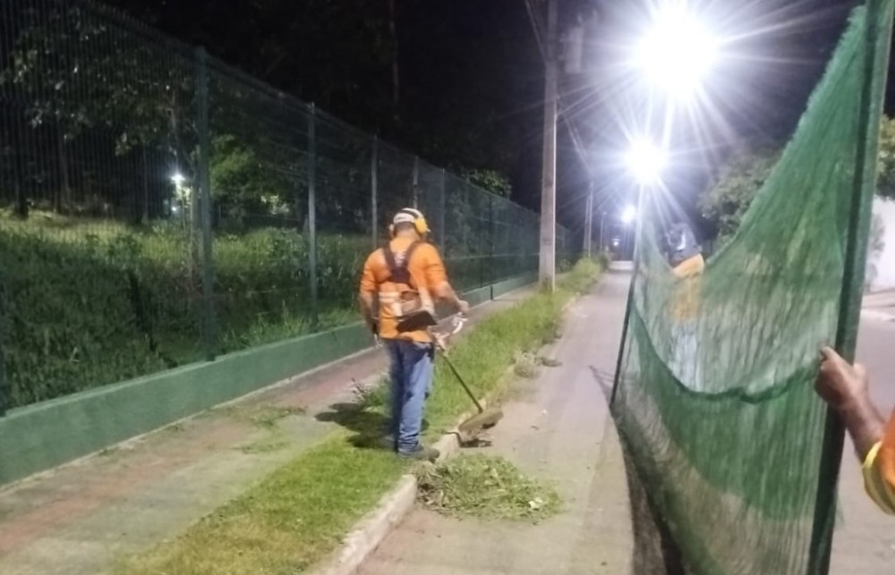A pedido da Smel, Coder inicia limpeza de praça no residencial José Sobrinho