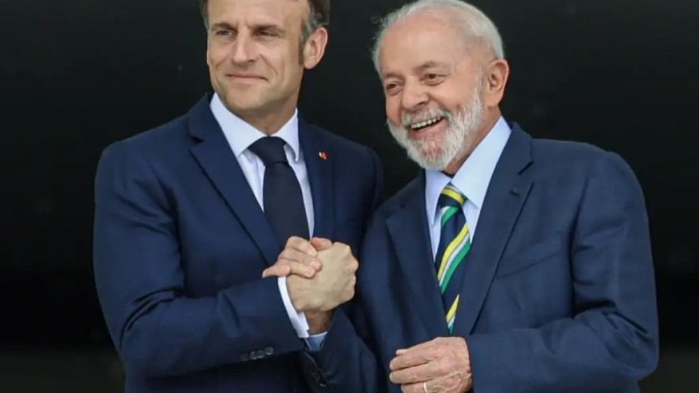 França desembolsou R$ 16 mil para trazer ternos de Macron ao Brasil