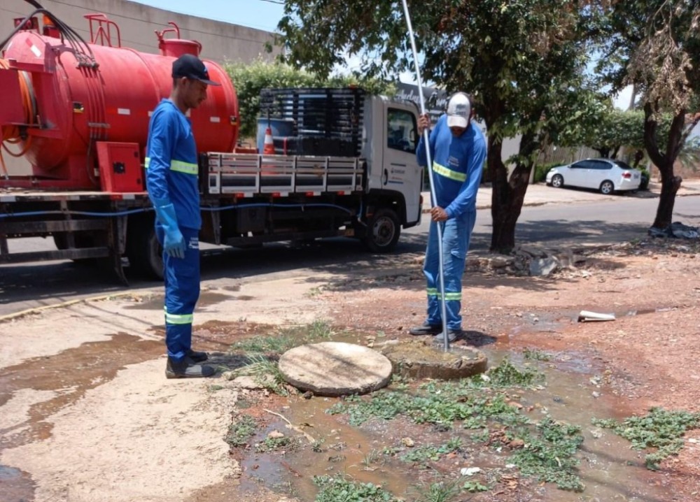 Chuva e ligações indevidas aumentam casos de transbordamento na rede de esgoto