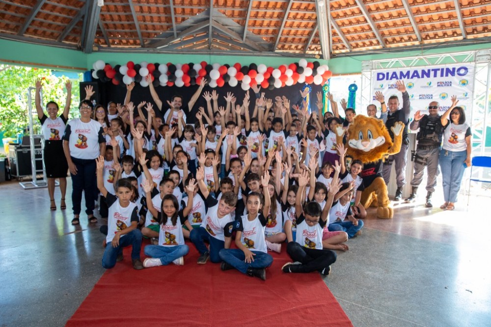 Proerd realiza última formatura do ano de 2023 nas escolas municipais de Diamantino
