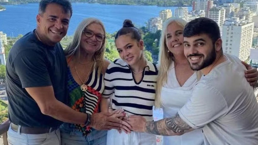 Mãe de Mel Maia exibe foto curiosa da famosa e levanta suspeita: ‘Está grávida?’