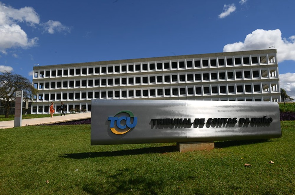 Sancionado adicional de especialização para servidores do TCU