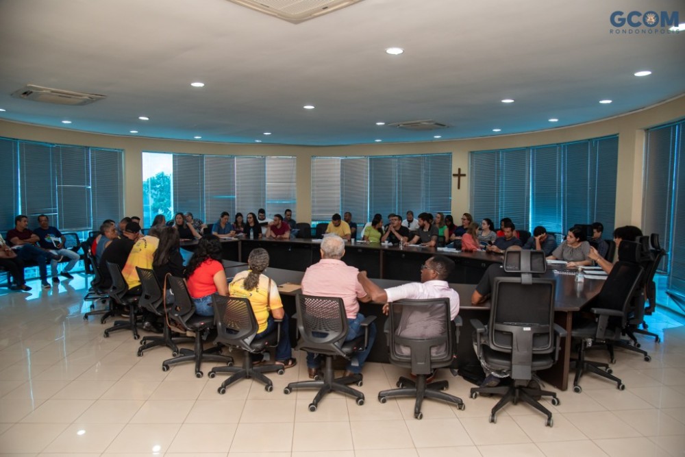 Lideranças comunitárias de mais de 30 bairros da cidade se reúnem com o prefeito