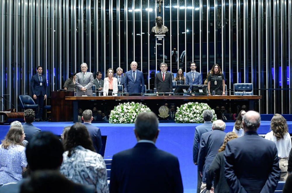 Luta pela democracia é exaltada em sessão especial do Senado