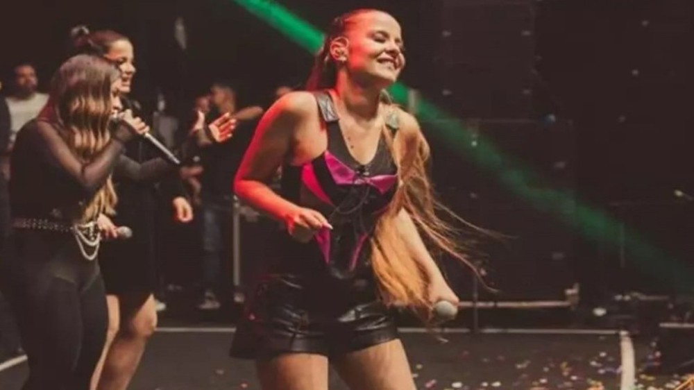 Após polêmica sobre magreza, Maiara surge em vídeo brincando com a mãe: ‘Cachaça’
