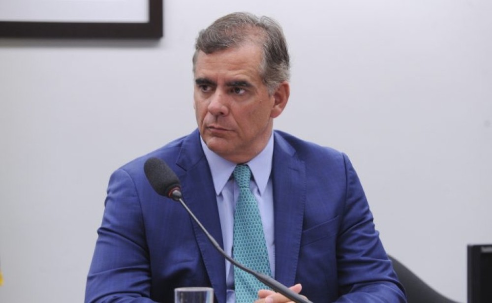 Projeto determina suspensão de carteira de motorista e linha telefônica de agressor de mulher