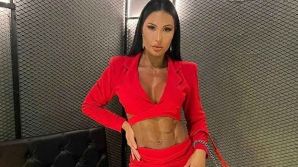 Gracyanne Barbosa fala sobre lesão no joelho e acalma fãs: ‘Dei uma surtada,