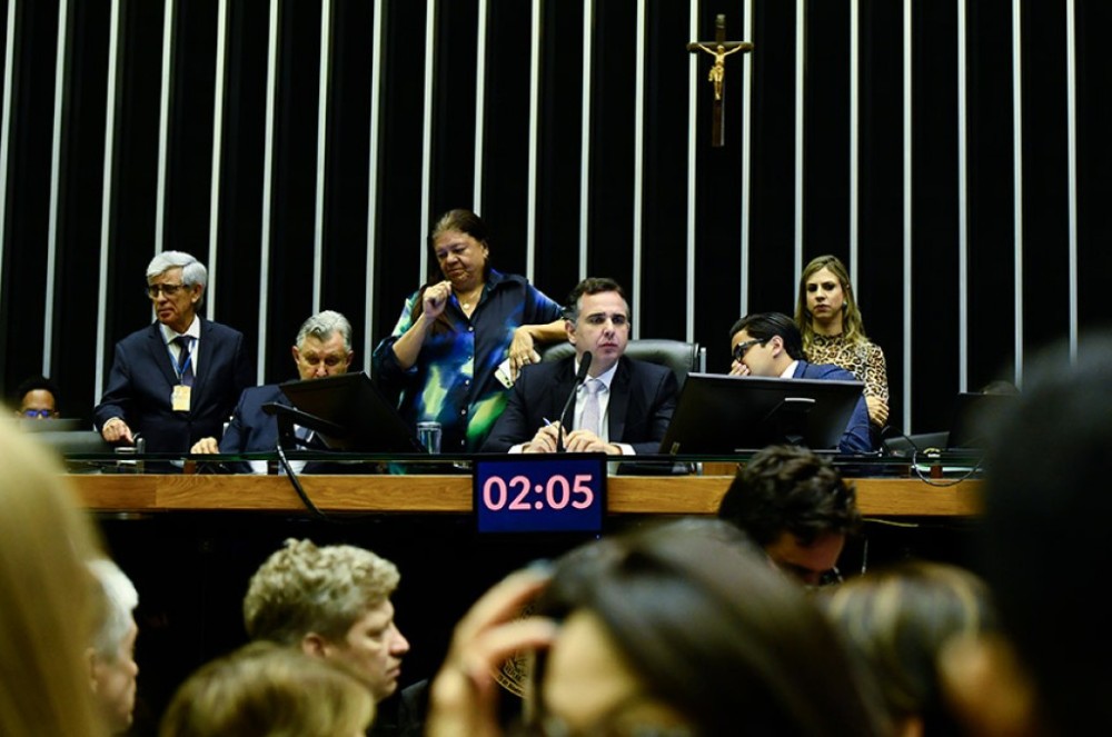 Congressistas derrubam veto, e educação digital comporá currículo escolar
