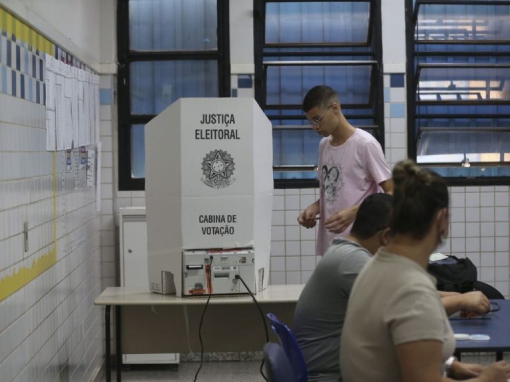 Deputados aproveitam janela partidária para firmar alianças nos municípios