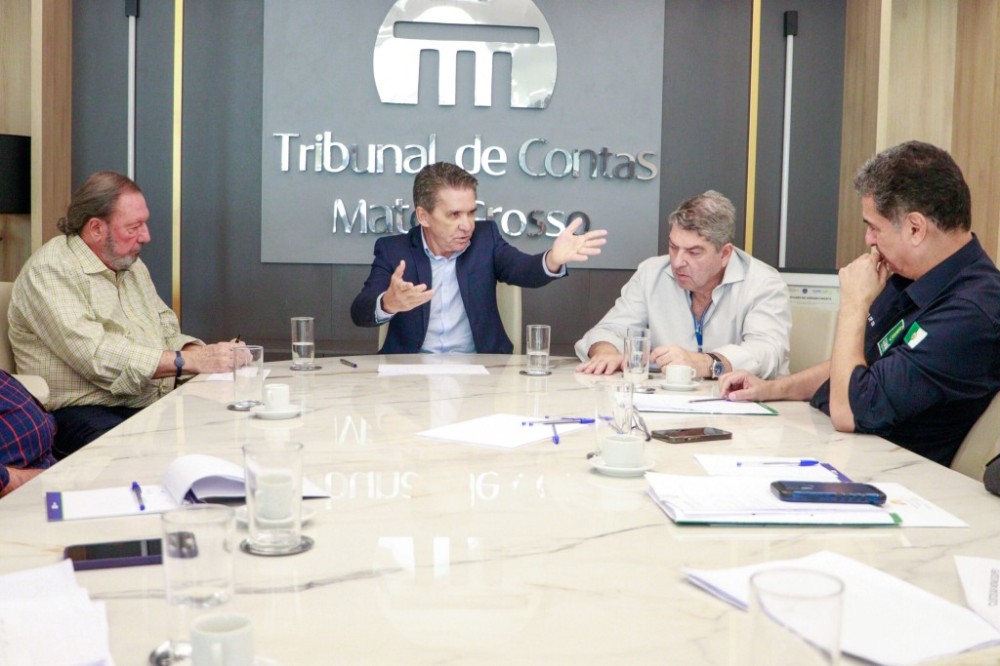 Prefeito assina TAC, com MP e TCE, que amplia prazo de regularização do adicional de insalubridade e pagamento será realizado após homologação do TJ