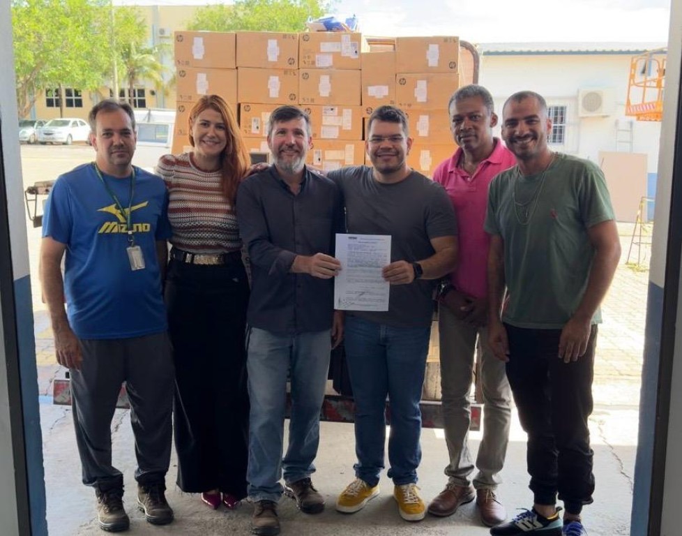 Secretaria Municipal de Saúde recebe computadores de universidade como contrapartida em convênio de estágios