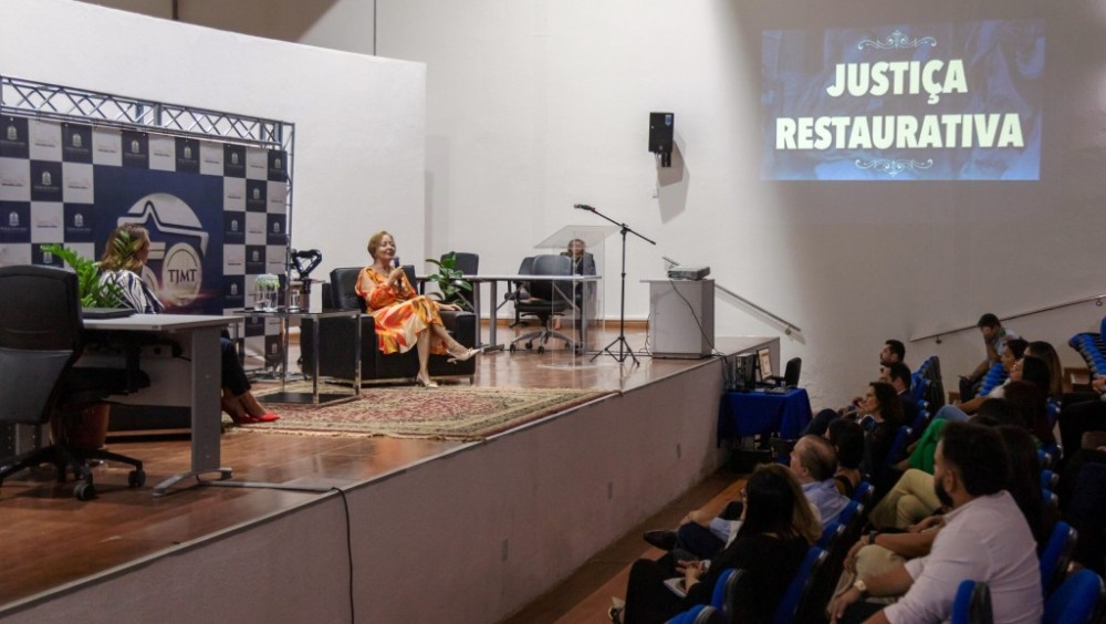 Presidente Clarice Claudino apresenta Projeto ‘Servidores da Paz’ no Fórum de Cuiabá