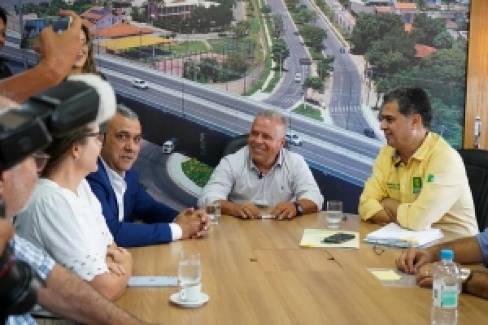 Presidente da Câmara recebe projetos de Plano Diretor, Mobilidade Urbana, Distrito Municipal e EPDU