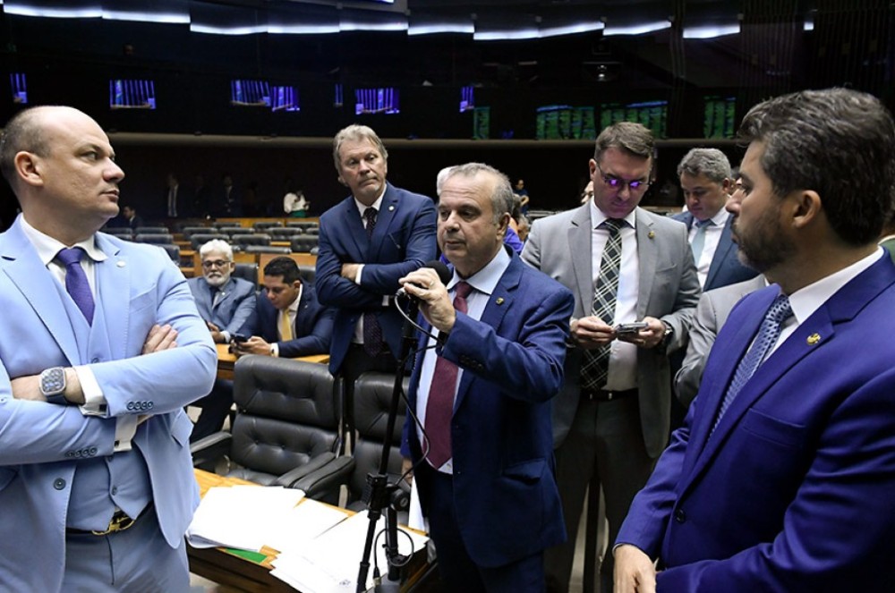 Restabelecido artigo que impede excluir novas despesas do resultado primário