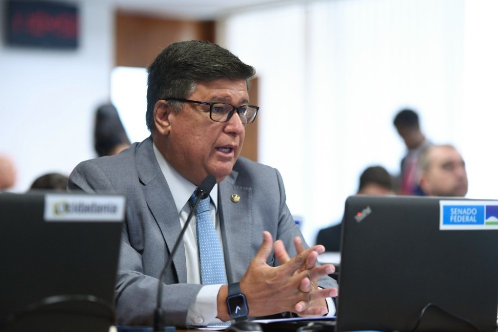 Cobrança de taxa para emissão de diploma pode ser proibida em lei