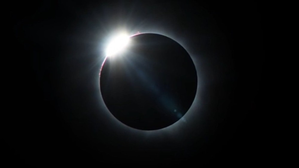 Eclipse total do Sol acontece hoje; assista ao vivo