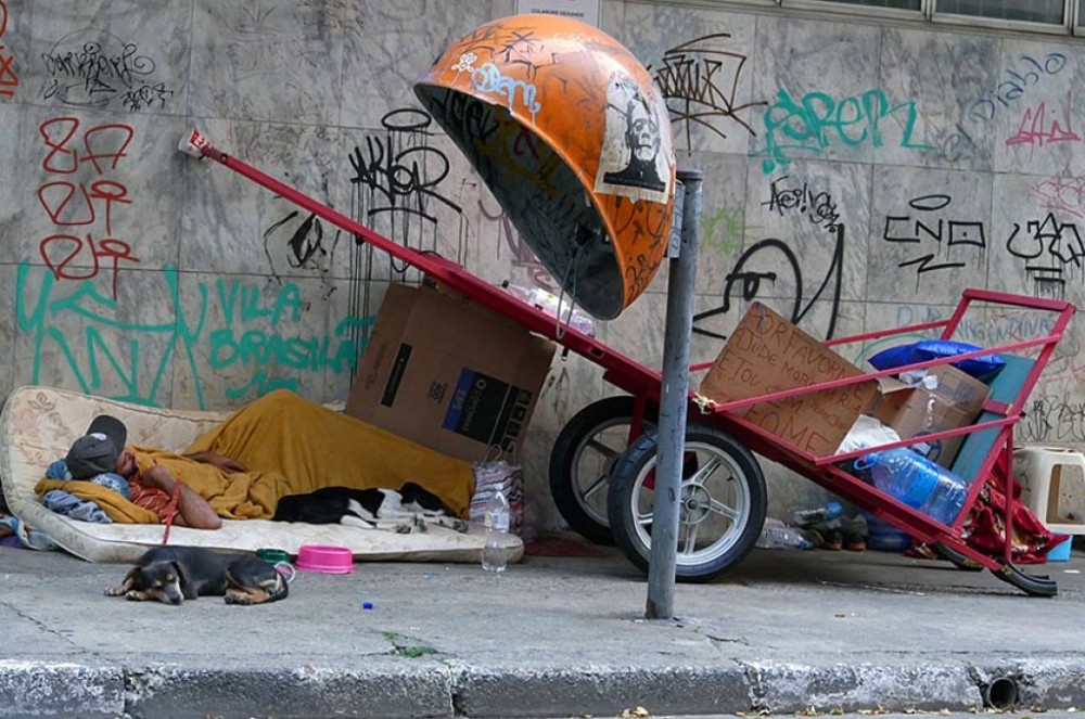 Pessoa em situação de rua poderá ter prioridade e gratuidade para obter documento