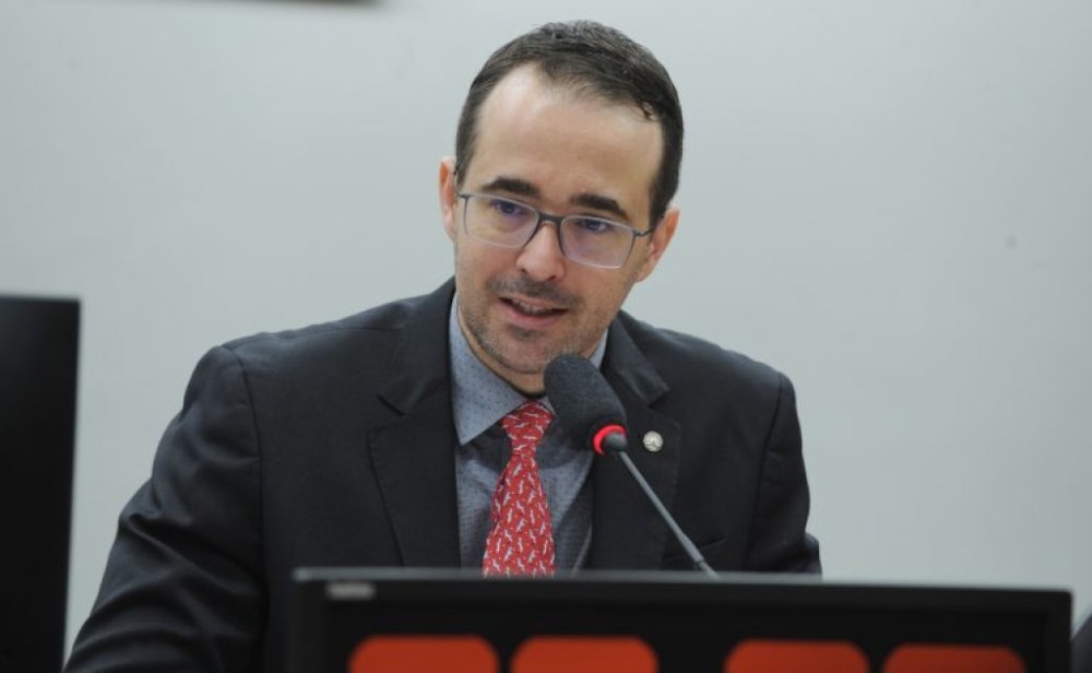 Projeto prevê emissão gratuita de 2ª via do RG para inclusão de informação sobre autismo