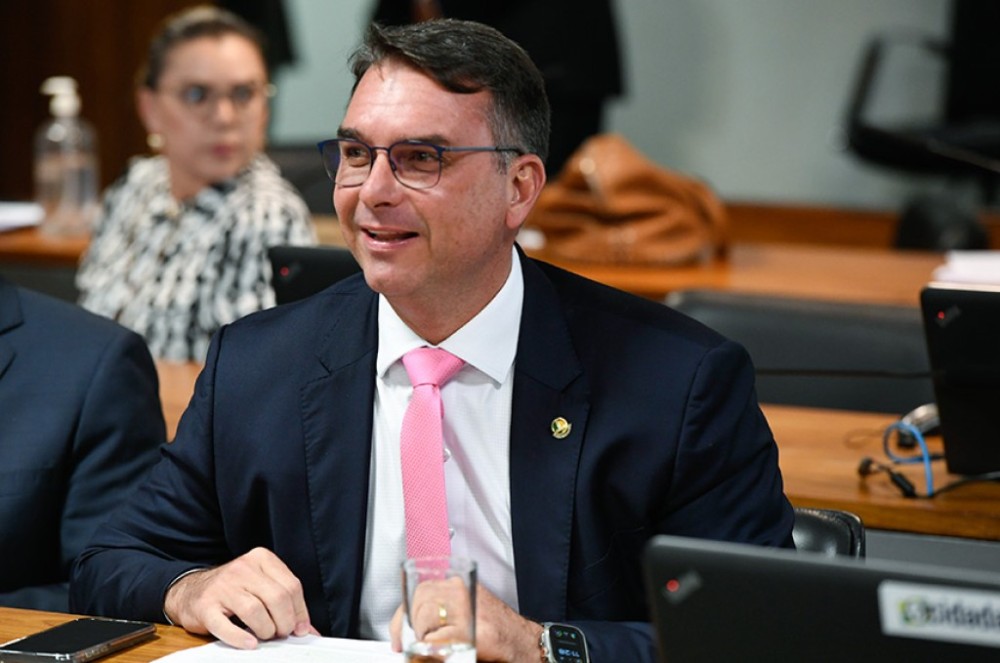 CSP aprova regras mais duras para barrar o uso de celular por presos