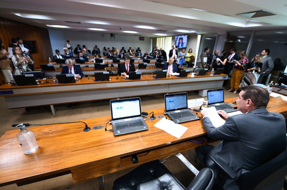 Isenção de Imposto de Renda para dois salários mínimos vai ao Plenário