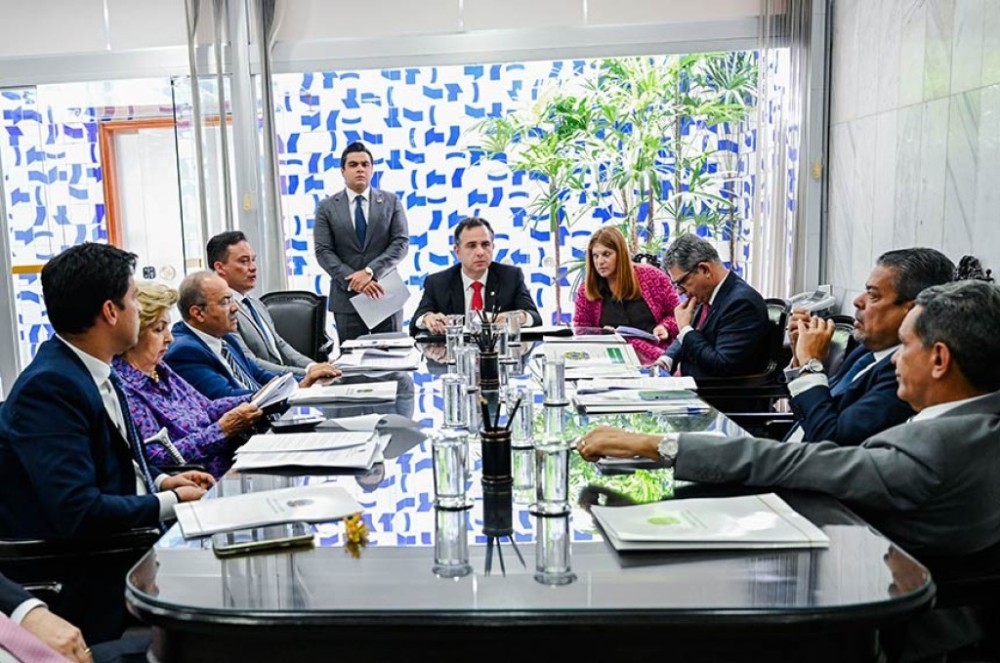 Comissão Diretora aprova pedidos de informação a ministros