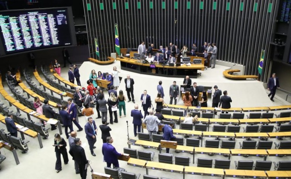 Câmara aprova regime de urgência para projeto que restringe o Perse; acompanhe