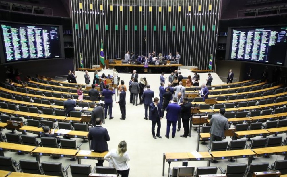 Câmara aprova novas regras para o seguro obrigatório de veículos; acompanhe