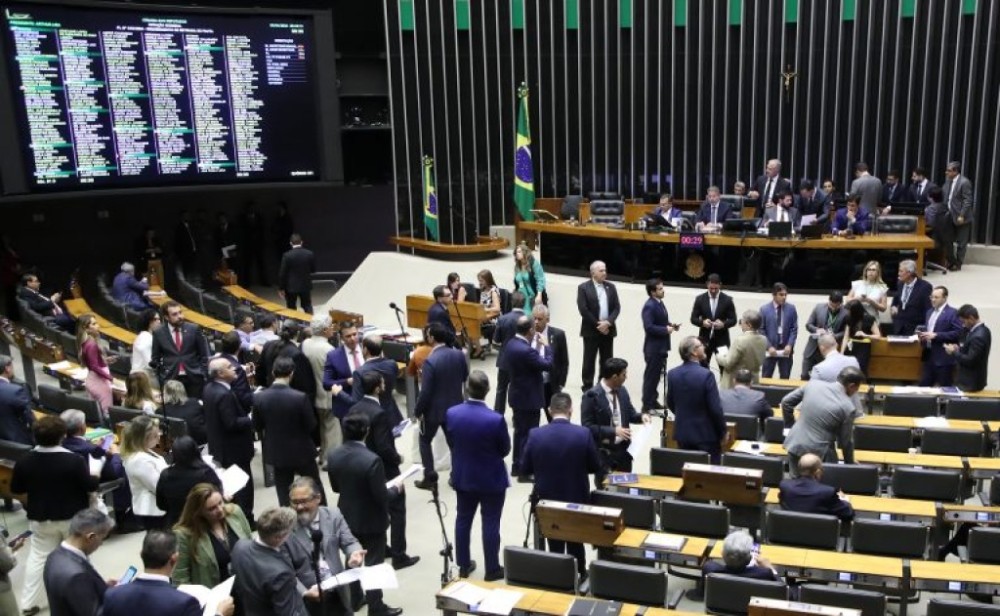 Polêmica entre Elon Musk e Alexandre de Moraes repercute nos discursos de deputados