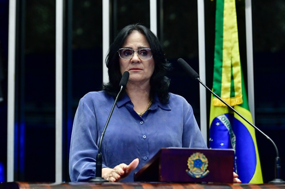 Damares defende aumento real dos valores da tabela de isenção do IR