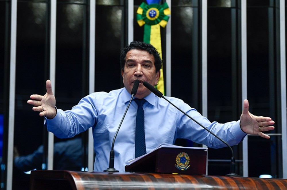 Magno Malta diz que há 'falhas jurídicas' no ato de Moraes contra Musk