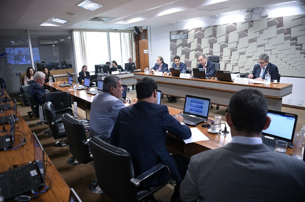 Diretor da Braskem admite culpa da empresa por danos em Maceió