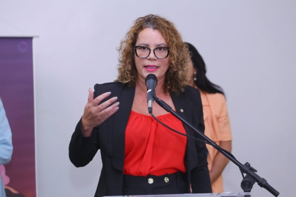 Exposição na Câmara comemora os 35 anos do domínio 