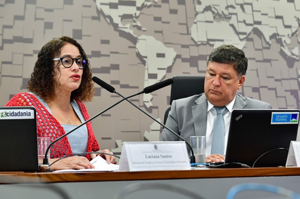 Ministra da Ciência e Tecnologia defende regulação da inteligência artificial