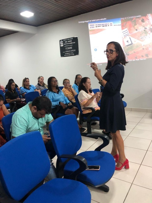 Profissionais da saúde de Quatro Marcos participam de palestra sobre Adoção e Entrega Legal