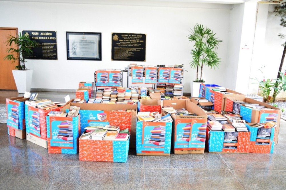 Comarca de Porto dos Gaúchos arrecada livros para reeducandos da cadeia pública