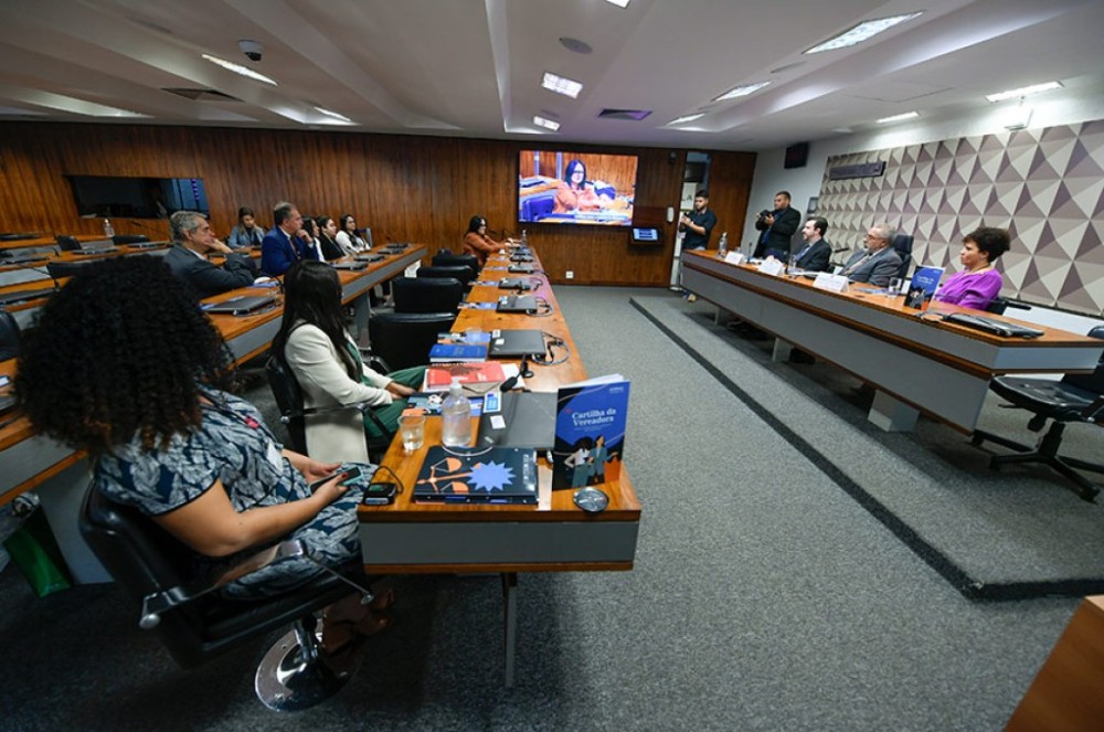 Lançada na CDH, Cartilha da Vereadora foca em equidade na política