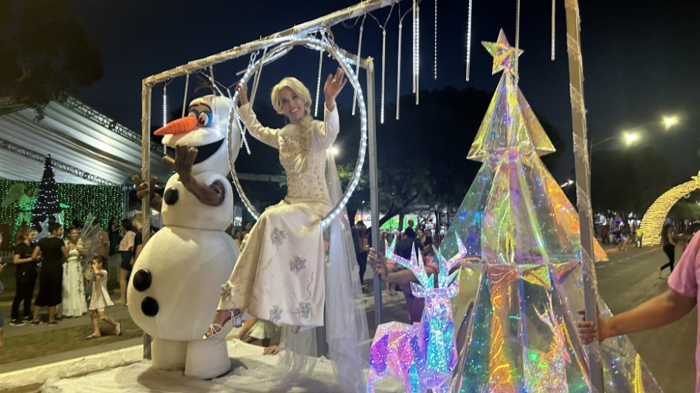 Parada Natalina será amanhã (16) com mais de 90 personagens a partir das 18h