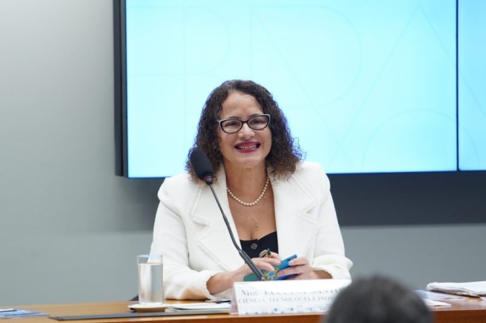 Ministra da Ciência e Tecnologia comparece à Câmara na próxima semana para falar de políticas do setor