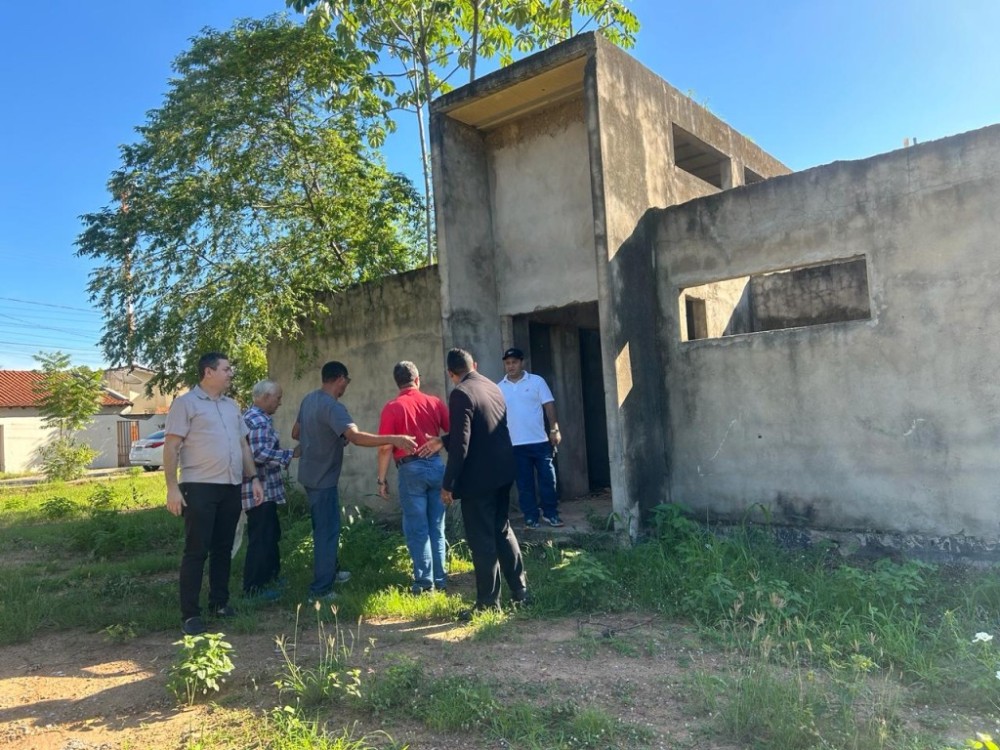 Secretário Municipal de Saúde visita obra de UBS no bairro Real Parque para verificar possibilidade de retomada ainda este ano